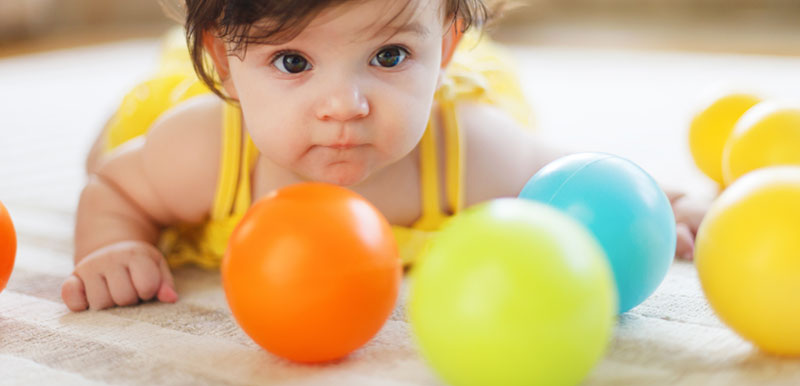 Brincadeiras para bebês no 3 trimestre bolinha