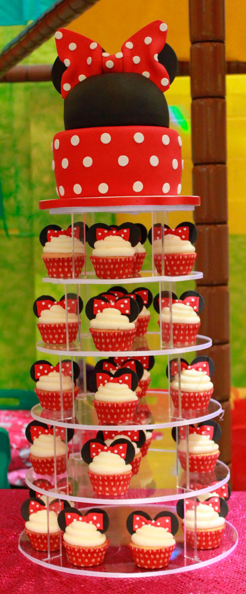 bolo com ajuda do cupcake
