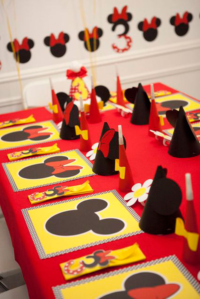 mesinha de atividade do mickey e minnie decoração