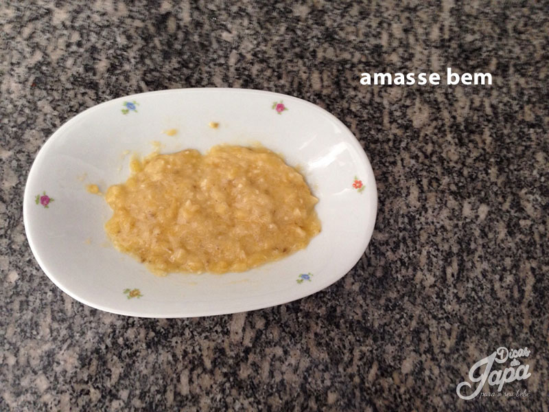 3- receita-de-panqueca-com-banana-e-ovo-banana-amassar-bem