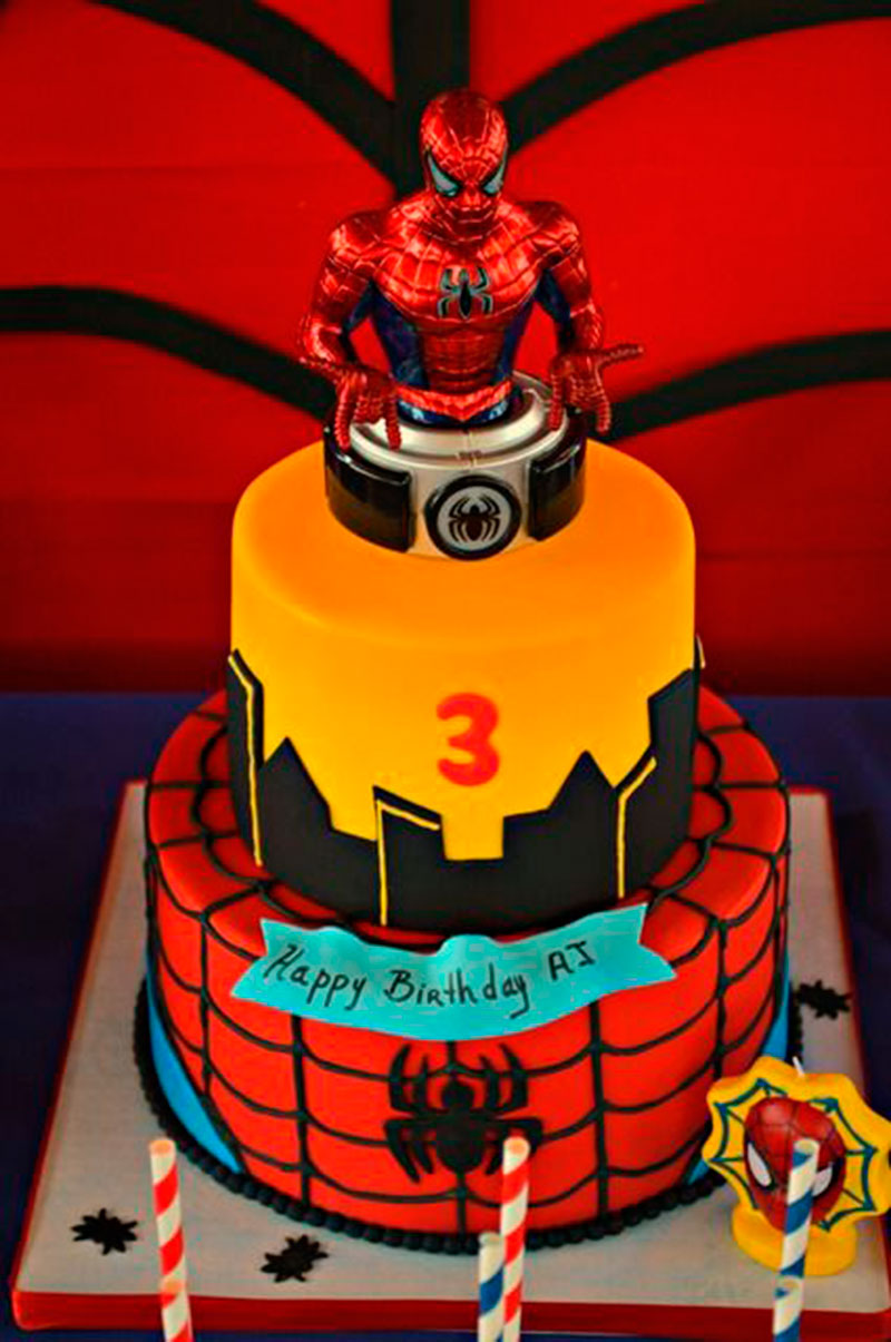 Bolo para festa do Homem Aranha colorido
