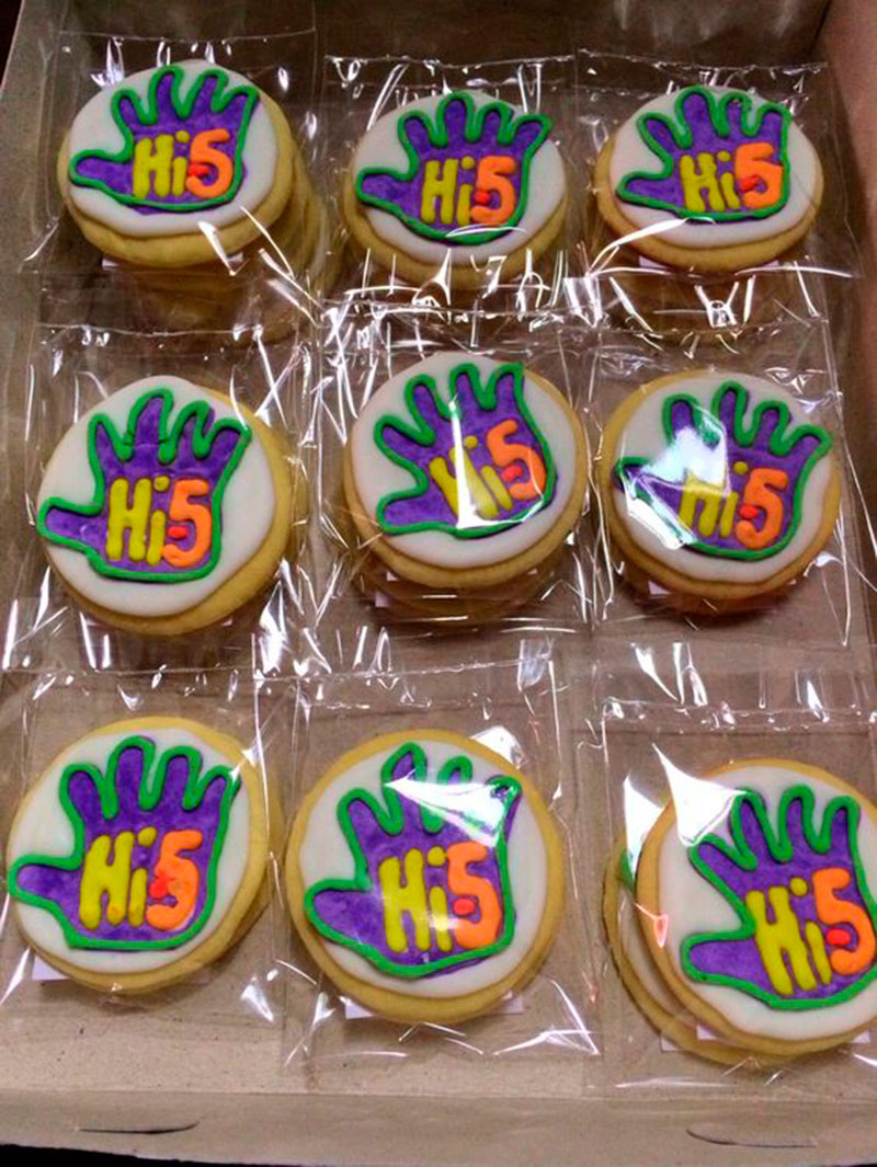 cupcake hi-5