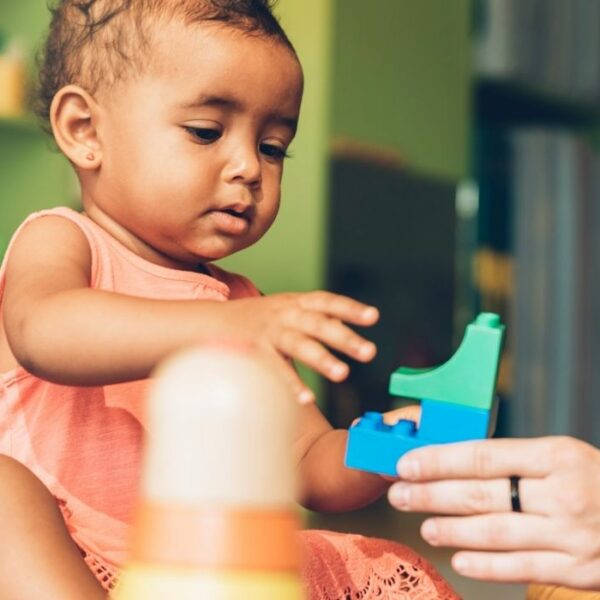 brincadeiras para bebê de 8 meses