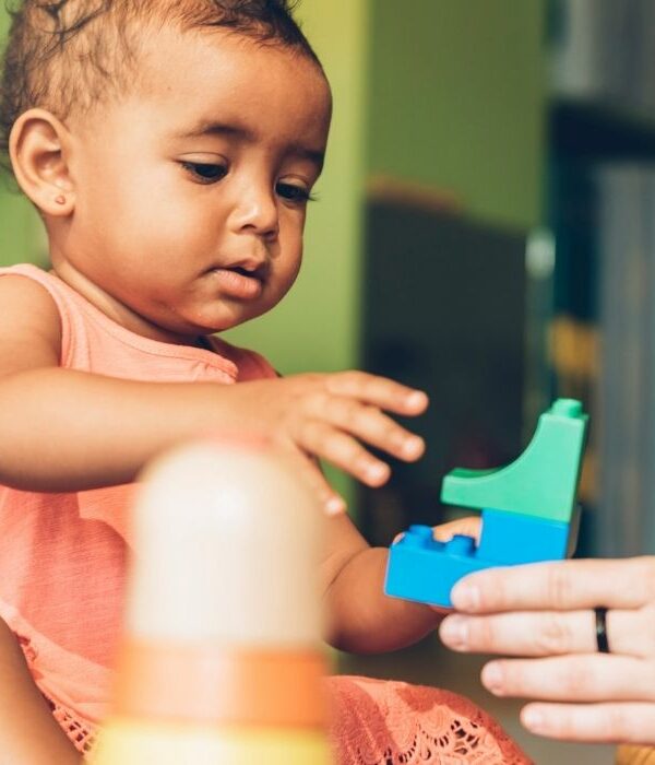 brincadeiras para bebê de 8 meses